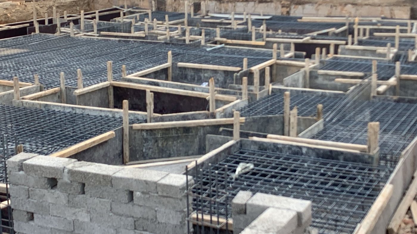 فلل سكنية في أبحر — الأساسات وحديد التسليح